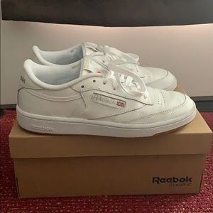Women’s Reebok Sneakers!